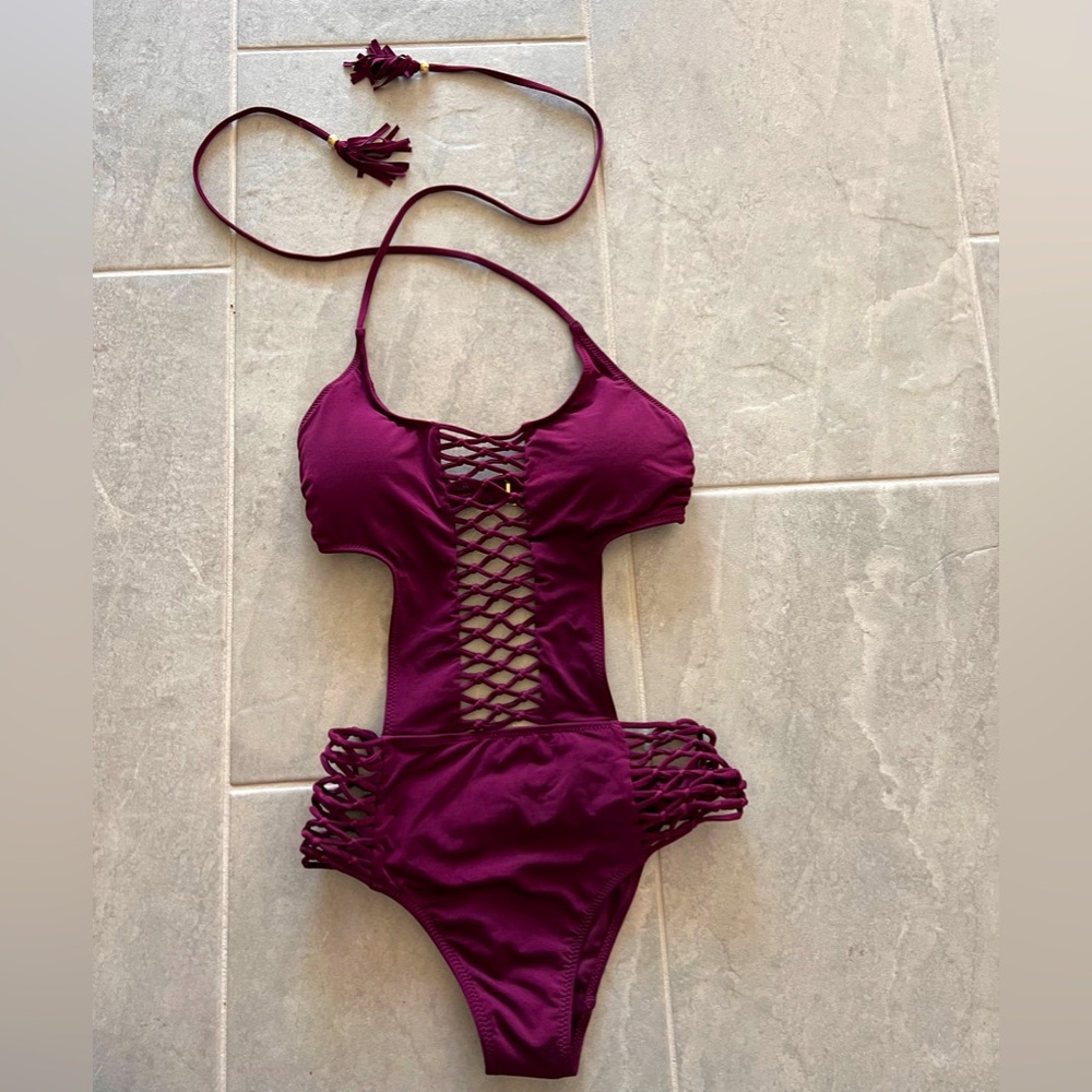 Sexy cutout one piece bathing suit